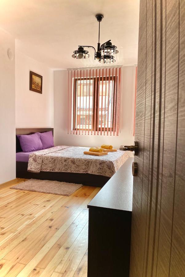 Bright Central Studio For 4 In Бургас Екстериор снимка
