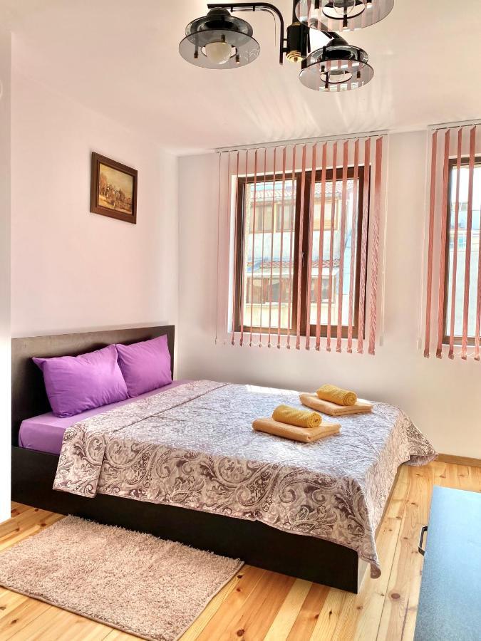 Bright Central Studio For 4 In Бургас Екстериор снимка