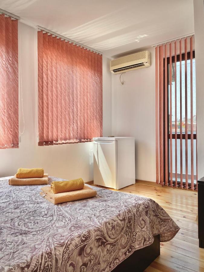 Bright Central Studio For 4 In Бургас Екстериор снимка