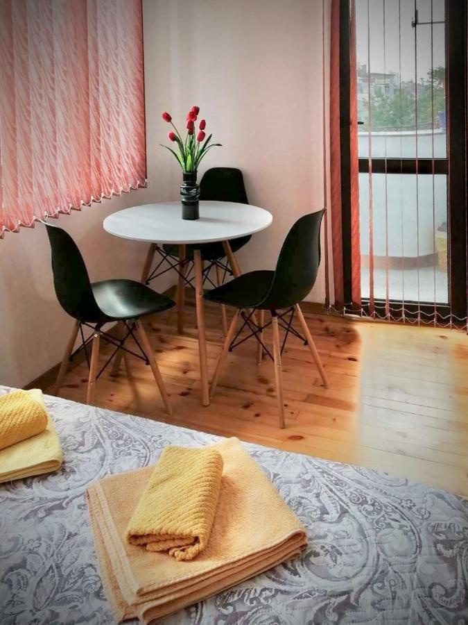 Bright Central Studio For 4 In Бургас Екстериор снимка